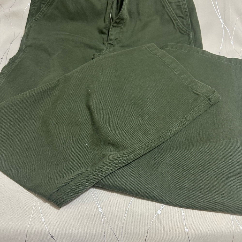TNA Green Straight Leg Jeans with Classic Style